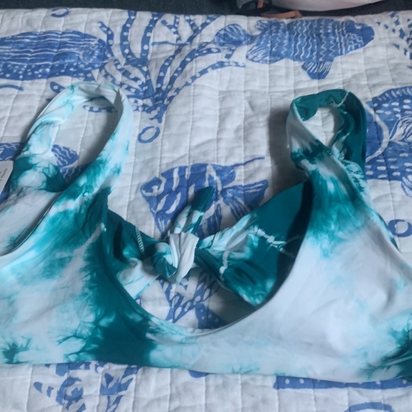 NWT DIPPIN' DAISY'S Micro Muse Bikini Top in Aqua Tie Dye - Picture 8 of 12